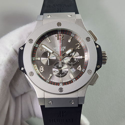 ウブロ ビッグバン クォーツムーブメント搭載！