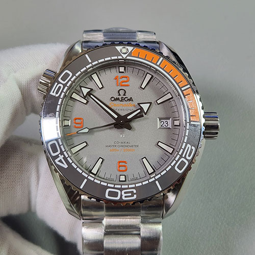 TVS工場 オメガコピー シーマスター プラネットオーシャン チタン グレー 215.90.44.21.99.001