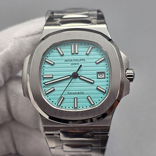 (AA工場 Tiffany & Co.) パテックフィリップコピー時計 ノーチラス 5711/1A-018 ライトブルー文字盤